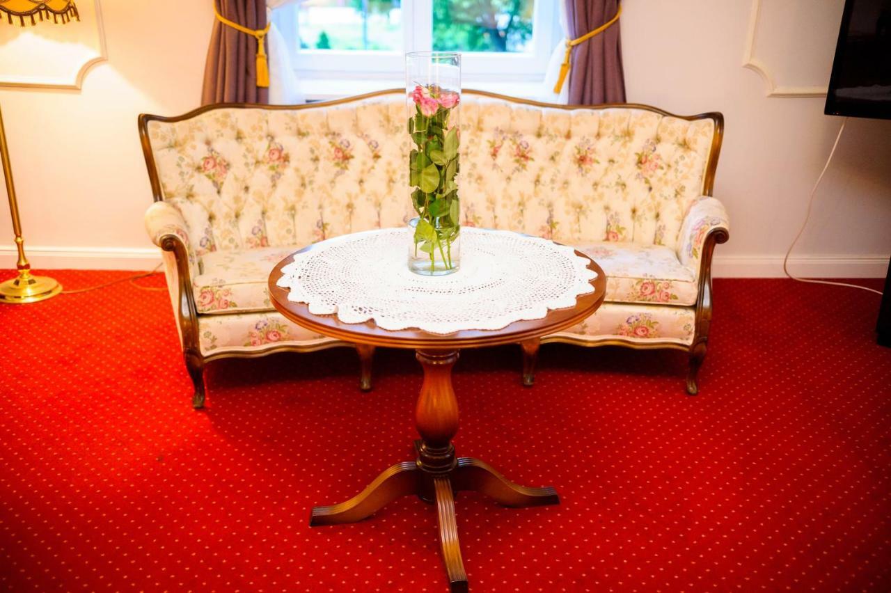 Hotel Dwor Sojki Bagian luar foto