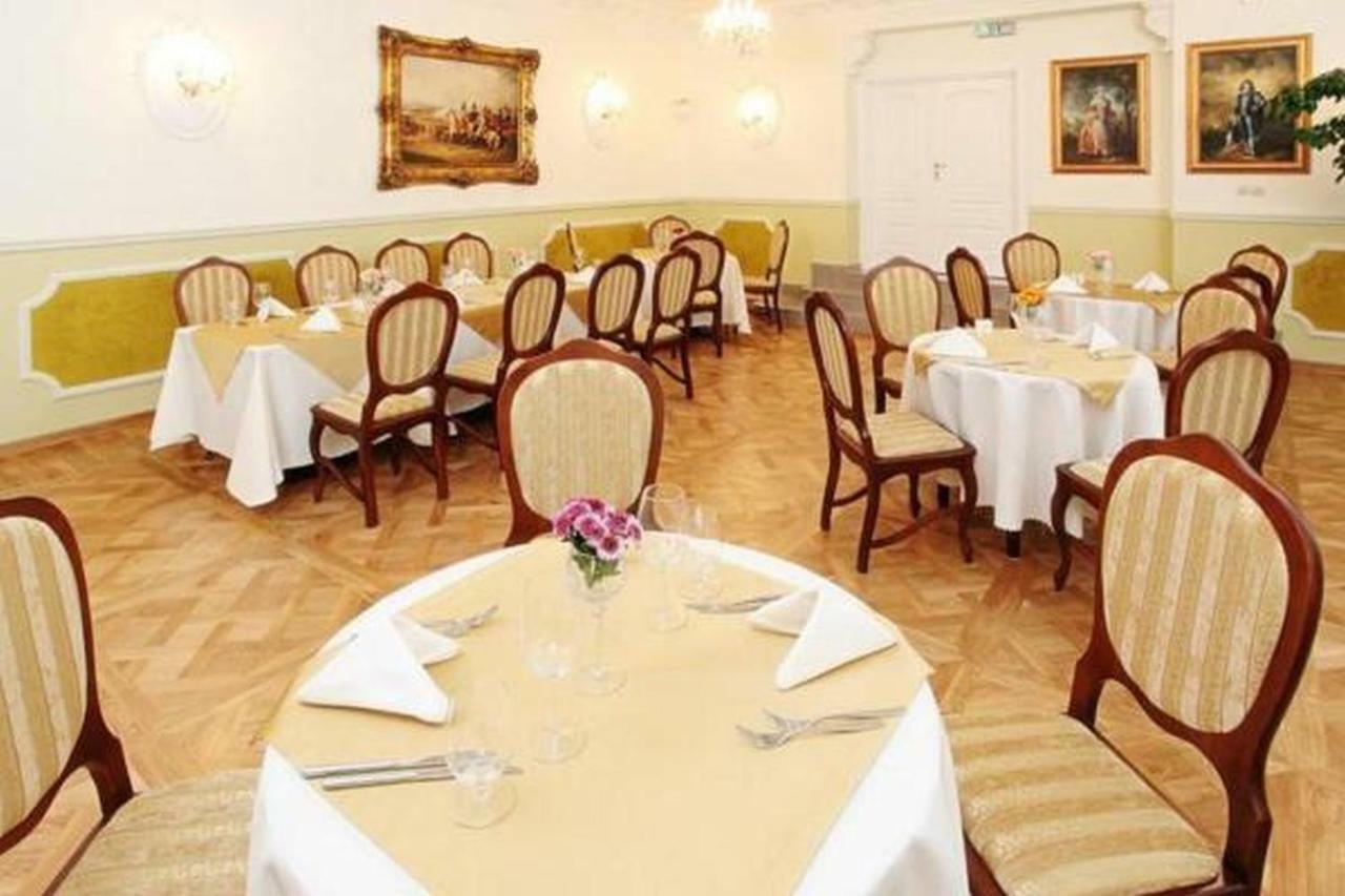Hotel Dwor Sojki Bagian luar foto