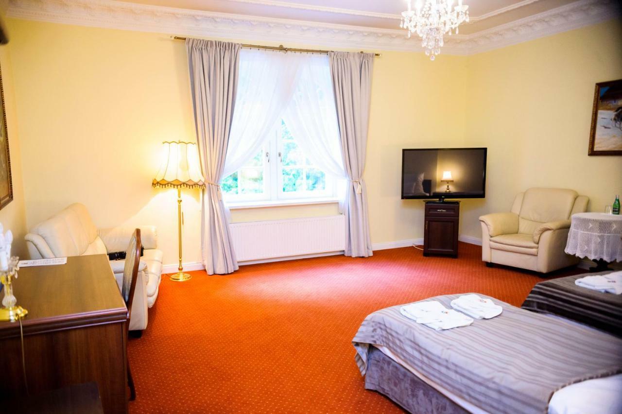 Hotel Dwor Sojki Bagian luar foto