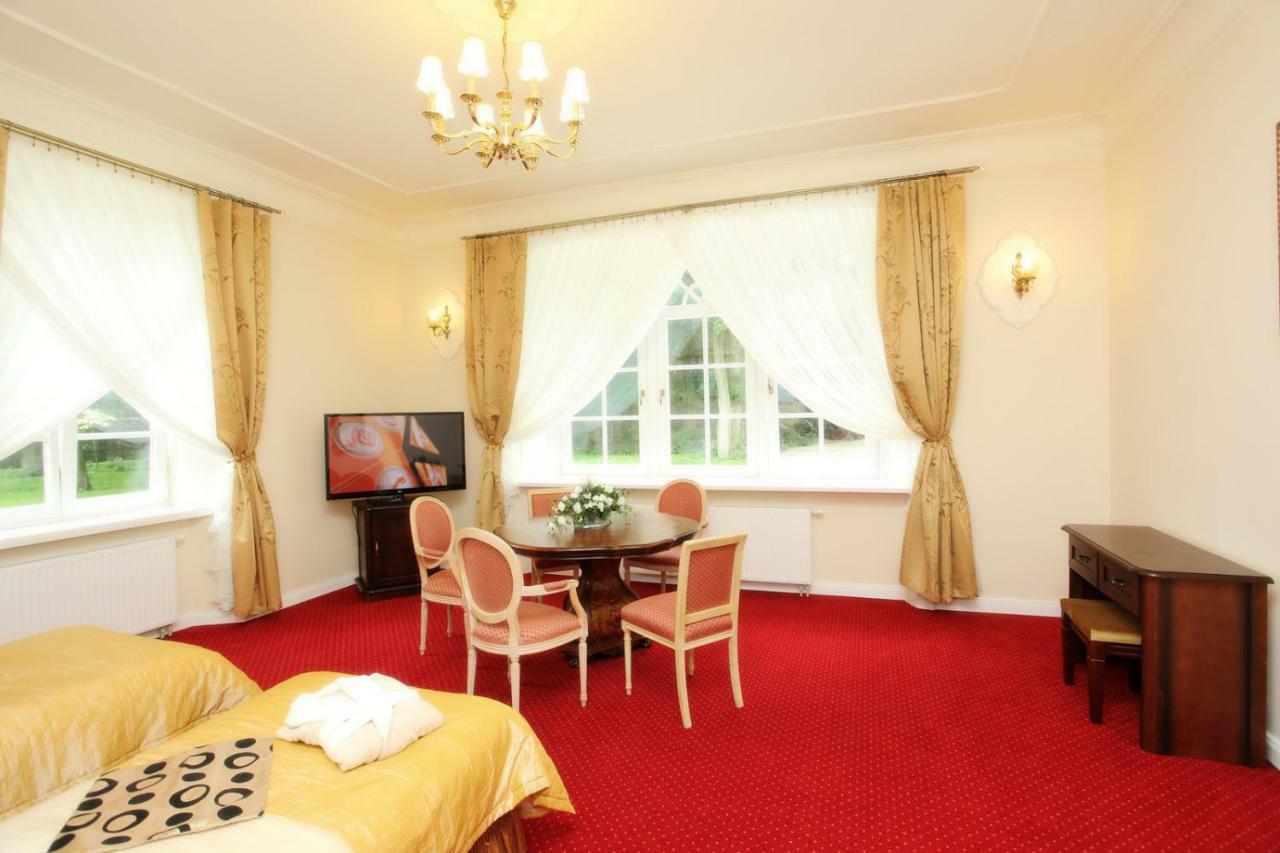 Hotel Dwor Sojki Bagian luar foto